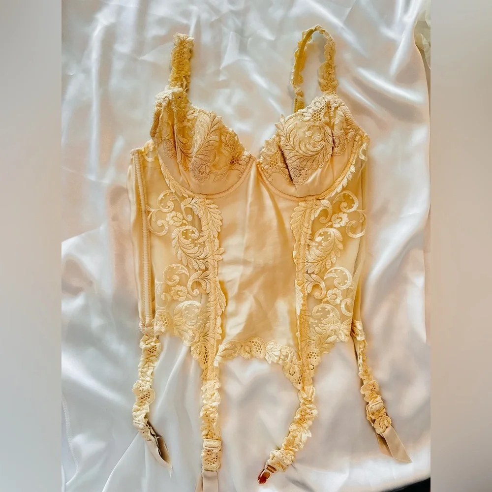 La Perla Gold label Elegant Cream Lace Bustier with garters